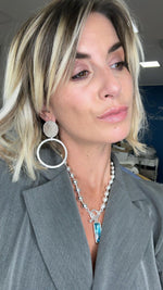 E70634 Boucles d'oreilles pendante Statement - Karine Sultan - Vignette | Karine Sultan