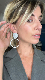 E70634 Boucles d'oreilles pendante Statement - Karine Sultan - Vignette | Karine Sultan