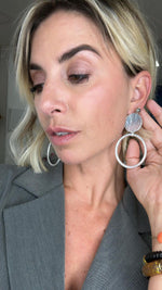 E70634 Boucles d'oreilles pendante Statement - Karine Sultan - Vignette | Karine Sultan