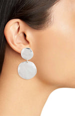 E56094 Boucles d'oreilles clips double disques - Karine Sultan - Vignette | Karine Sultan