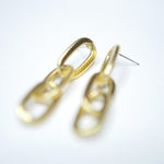 E71000 Boucles d'oreilles pendantes linéaires maillons épais - Karine Sultan - Vignette | Karine Sultan