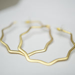 E71034 Boucles d'oreilles créoles zigzag - Karine Sultan - Vignette | Karine Sultan