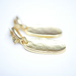 E71067 Boucles d'oreilles clips goutte ovale texturée - Karine Sultan - Vignette | Karine Sultan