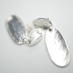 E71067 Boucles d'oreilles clips goutte ovale texturée - Karine Sultan - Vignette | Karine Sultan