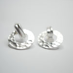 E71086 Boucles d'oreilles clips heurtoir martelé - Karine Sultan - Vignette | Karine Sultan