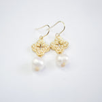 E71616 Boucles d'oreilles Perle blanche - Karine Sultan - Vignette | Karine Sultan