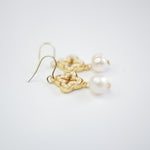 E71616 Boucles d'oreilles Perle blanche - Karine Sultan - Vignette | Karine Sultan