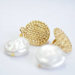 E71645 Boucles d'oreilles clips disques & perles plates - Karine Sultan - Vignette | Karine Sultan