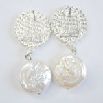 E71646 Boucles d'oreilles perle blanche - Karine Sultan - Vignette | Karine Sultan