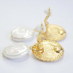 E71647 Boucles d'oreilles clips abeille clip & perle plate - Karine Sultan - Vignette | Karine Sultan