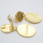 E71732 Boucles d'oreilles clips goutte pièce plate martelée - Karine Sultan - Vignette | Karine Sultan