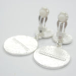 E71732 Boucles d'oreilles clips goutte pièce plate martelée - Karine Sultan - Vignette | Karine Sultan