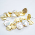 E72509 Boucles d'oreilles lustre pièces et perles plates - Karine Sultan - Vignette | Karine Sultan