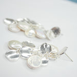 E72509 Boucles d'oreilles lustre pièces et perles plates - Karine Sultan - Vignette | Karine Sultan