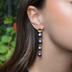 E75511 Boucles d'oreilles pendantes linéaires perles Paon - Karine Sultan - Vignette | Karine Sultan