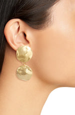 E70674 Boucles d'oreilles clips disques double coquillage - Karine Sultan - Vignette | Karine Sultan