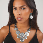 E56091 Boucles d'oreilles pendantes double disques - Karine Sultan - Vignette | Karine Sultan