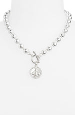 N71725 Collier de perles avec pendentif abeille - Karine Sultan - Vignette | Karine Sultan