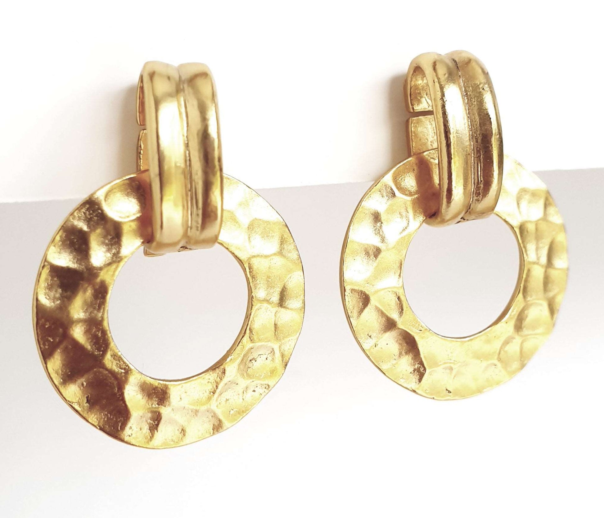 E71086 Boucles d'oreilles clips heurtoir martelé - Karine Sultan - Karine Sultan