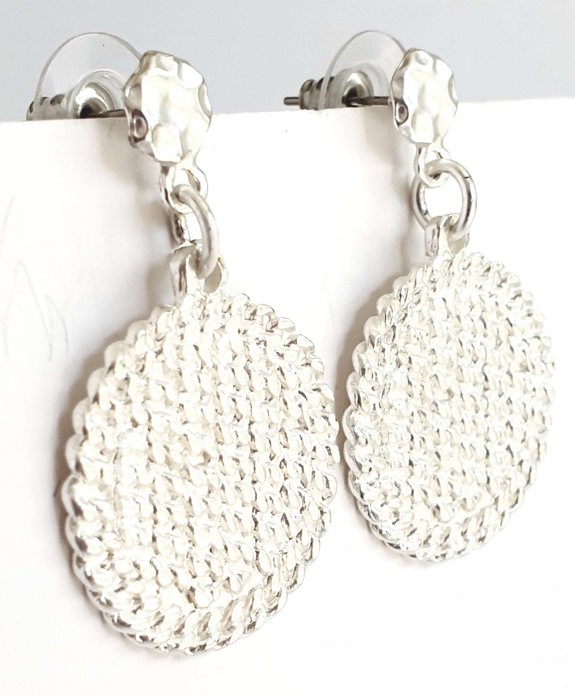E68912 Boucles d'oreilles pendantes pièce de monnaie cubaine - Karine Sultan