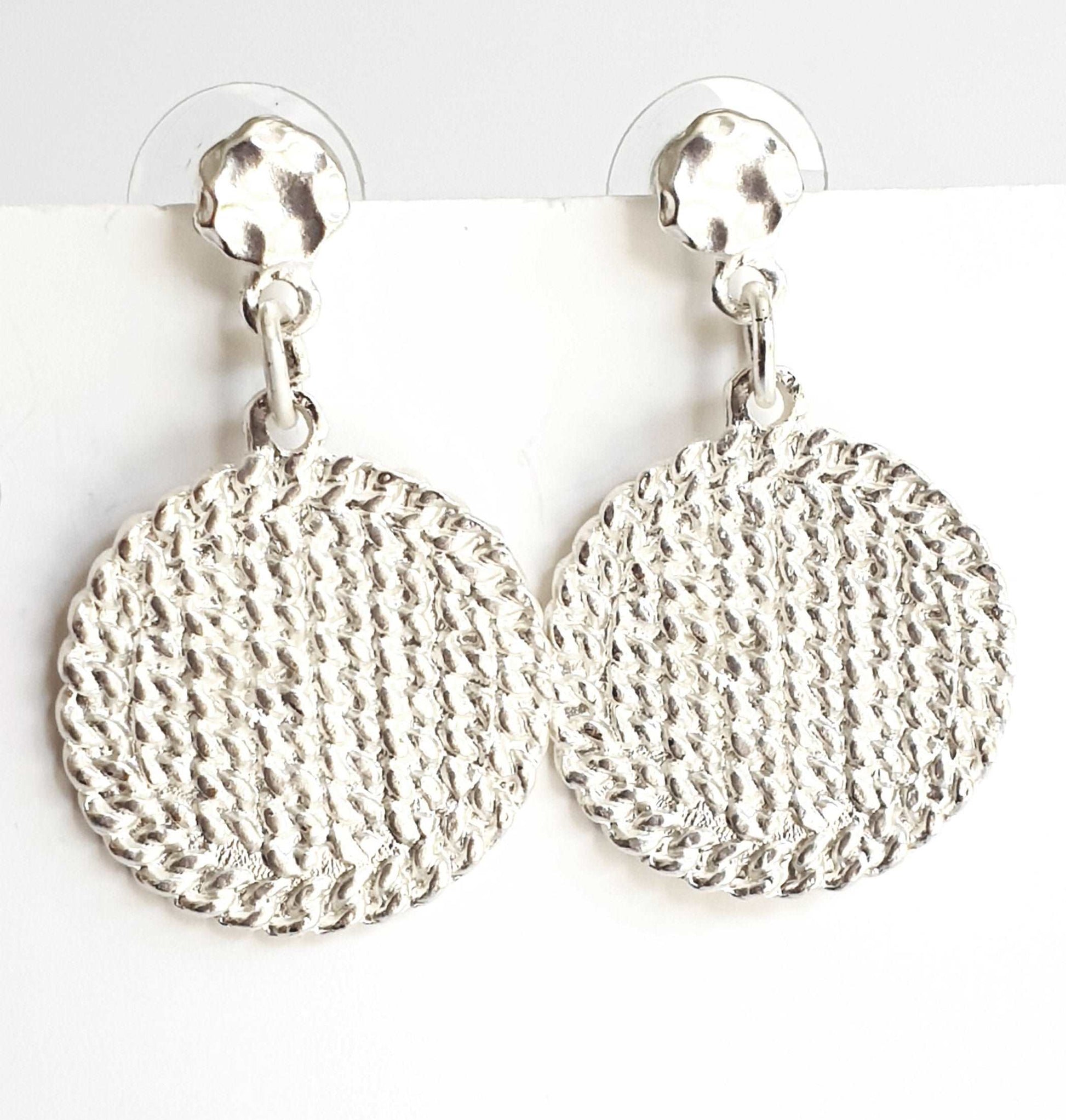 E68912 Boucles d'oreilles pendantes pièce de monnaie cubaine - Karine Sultan