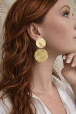 E62070 Boucles d'oreilles clips déclaration double disques - Karine Sultan - Vignette | Karine Sultan