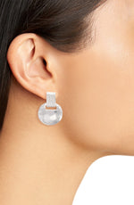 E67110 Boucles d'oreilles clips pendantes courtes - Karine Sultan - Vignette | Karine Sultan