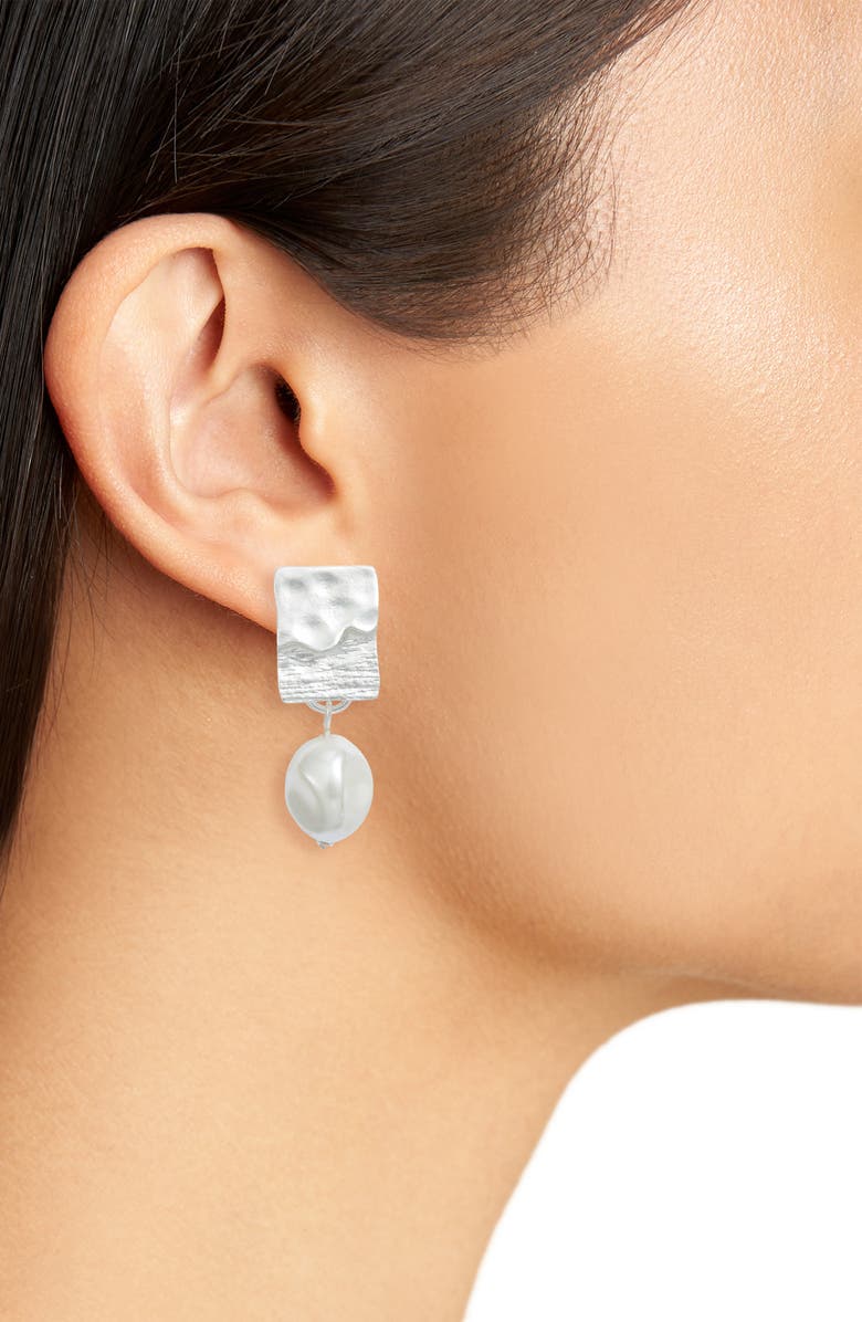 Rectangular clip with pearl drop - Karine Sultan